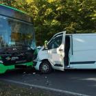 Dopravní nehoda dodávky a autobusu se zraněním