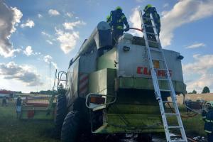 Hasiči likvidovali požár kombajnu, škoda přes milion korun