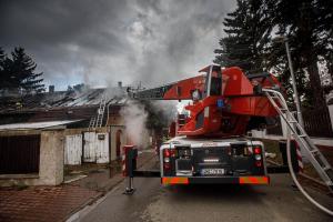 Požár rodinného domu zavinila technická závada (VIDEO)