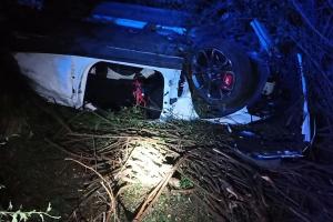 Při dopravní nehodě na D35 nedaleko Otrokovic skončilo auto na střeše
