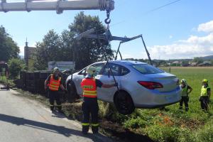 V Oldřichovicích na Třinecku havaroval kamion převážející osobní automobily