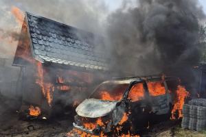 Hasiči zasahovali v obci Lačnov u požáru dodávky a zahradního domku