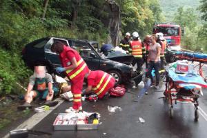 Víkend na Karlovarsku: devět dopravních nehod, jedenáct zraněných