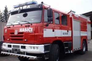 Extra:Pomocník hasičů dostavá i pěkně zabrat. Tatrovka ale vydrží hodně (VIDEO)