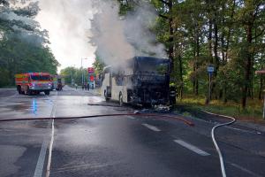 Požár autobusu ve směru z obce Býšť na Hradec Králové