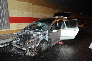 V pražském Strahovském tunelu hořel osobní automobil, provoz byl zastaven