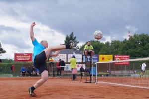Sportem ku zdraví! Dobruška hostila Mistrovství HZS ČR v nohejbale trojic