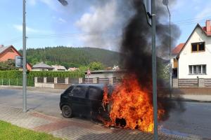 Dopravní nehoda s následným požárem osobního vozidla