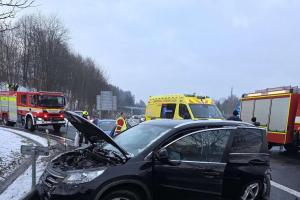 Silnici I/35 ve směru na Liberec u Hodkovic zablokovala nehoda dvou aut