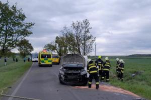Hasiči zasahovali u nehody osobního automobilu s pohonem na CNG