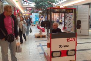 V nákupním centru v Litomyšli praskaly dlaždice. Evakuováno bylo 65 osob