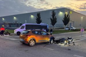 Hasiči zasahovali u nehody osobního automobilu, motocyklu a mikrobusu
