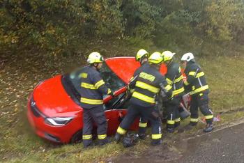 Sobotní deštivé počasí bylo ve znamení dopravních nehod