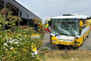 Nehoda dvou autobusů u Lechovic na Znojemsku si vyžádala 32 zraněných