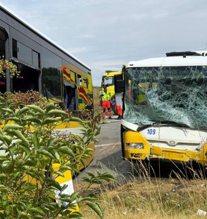 Nehoda dvou autobusů u Lechovic na Znojemsku si vyžádala 32 zraněných