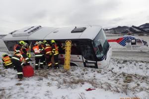 Dvě nehody autobusů zaměstnaly hasiče na Novojičínsku. Záchranáře taky
