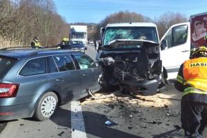 Při čelním střetu dvou vozidel v Moravské Třebové došlo ke zranění tří osob