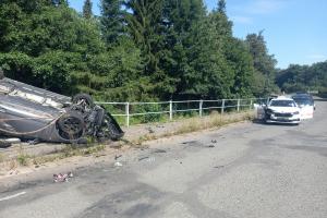 Při střetu dvou vozidel došlo ke zranění tří osob