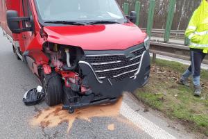 Na silnici I/37 v Trnové se střetla tři vozidla