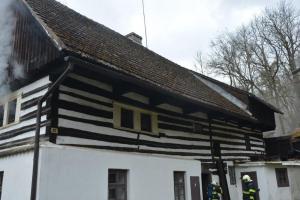 S čerty opravdu nejsou žerty. Požár historické roubenky zabil majitele