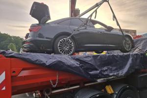 Hasiči zasahovali u závady auta s hybridním pohonem, teplota baterie dosahovala 270°C