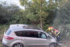 Dopravní nehoda na Chomutovsku, na místě byl i záchranářský vrtulník