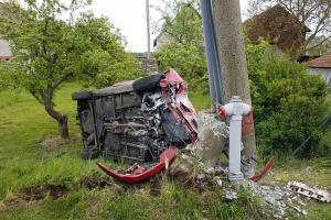 Že jste byli chvíli bez proudu? To řidič přerazil sloup elektrického vedení