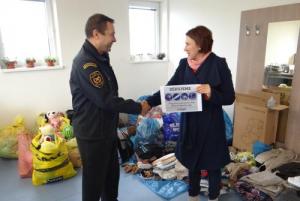 Moravskoslezští hasiči sbírali šatstvo a hračky pro společnost Moment
