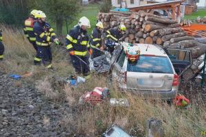 Střet osobního vozidla s vlakem u Stupna