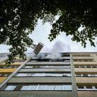 Požár balkonu v bytovém domě v Pardubicích