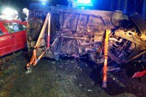 Čelní srážka dvou aut na Kladensku. Dva mrtví a tři těžce zranění