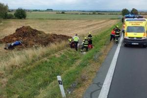 V obci Podhořany došlo ke střetu motocyklu s osobním automobilem